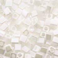 Miyuki square - cubes 4mm - Ceylon white pearl SB-420