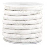 Gestikt imi leer 6x4mm met patroon White