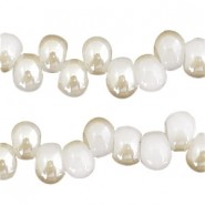 Glaskralen 6mm A-symetrisch White-half pearl shine coating