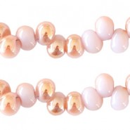 Glaskralen 8mm A-symetrisch Light lilac-half rosé gold pearl shine coating